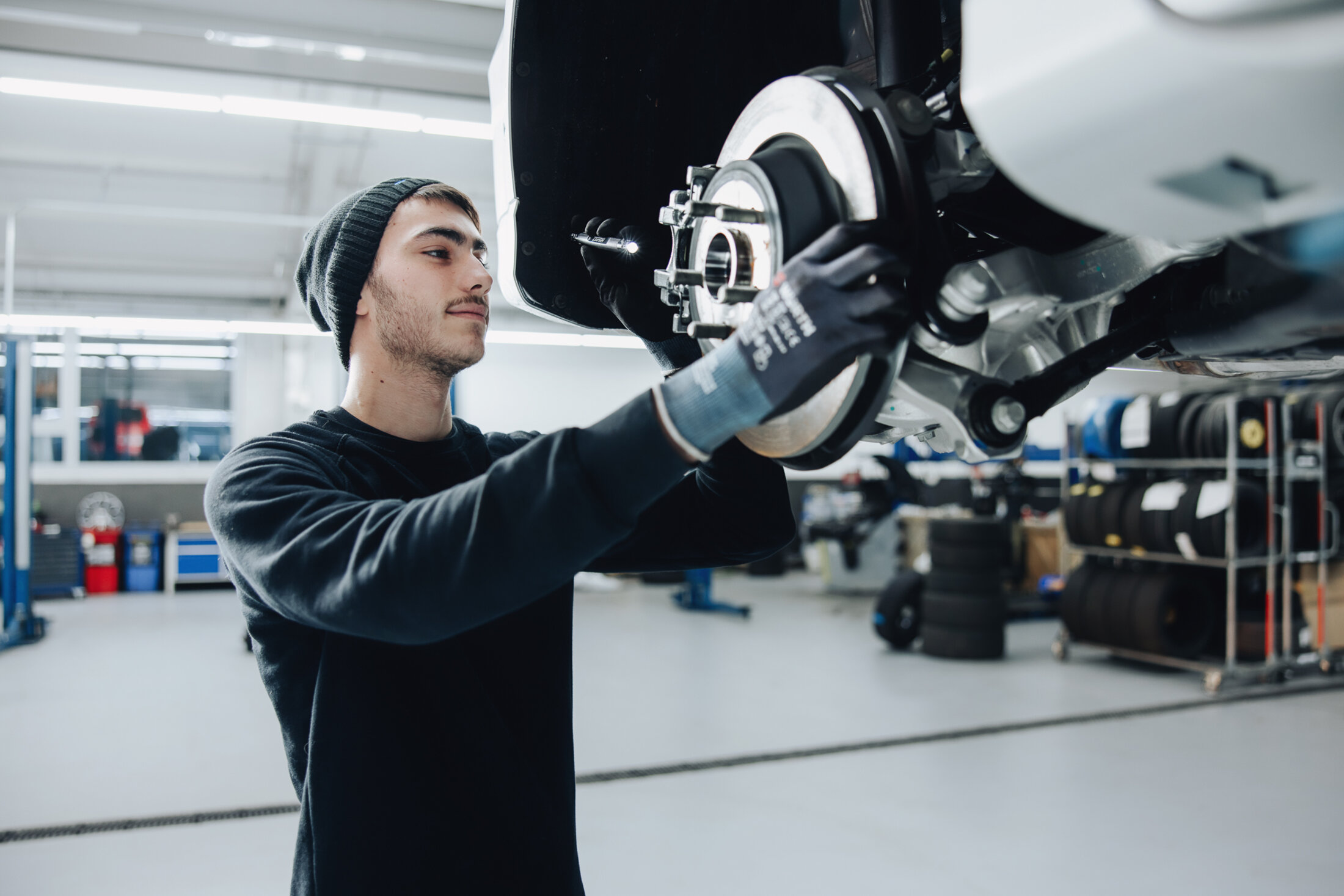 Kfz Mechatroniker Ausbildung Gehalt Baden Württemberg Kfz-Mechatroniker System und Hochvolttechnik | ernst + könig | Dein